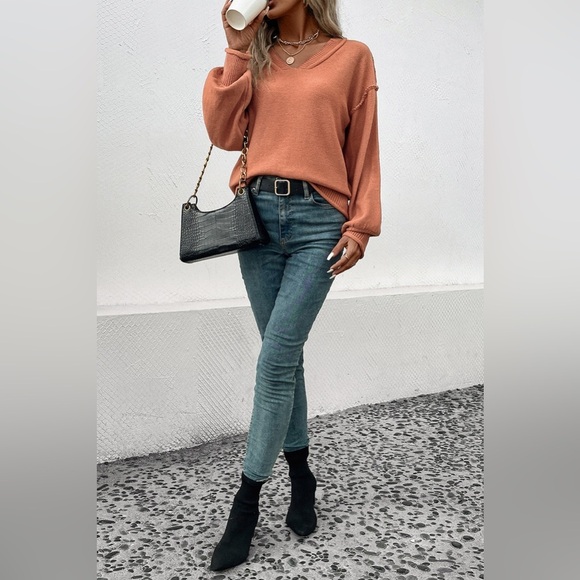 V-Neck Exposed Seam Sweater - Picture 4 of 4